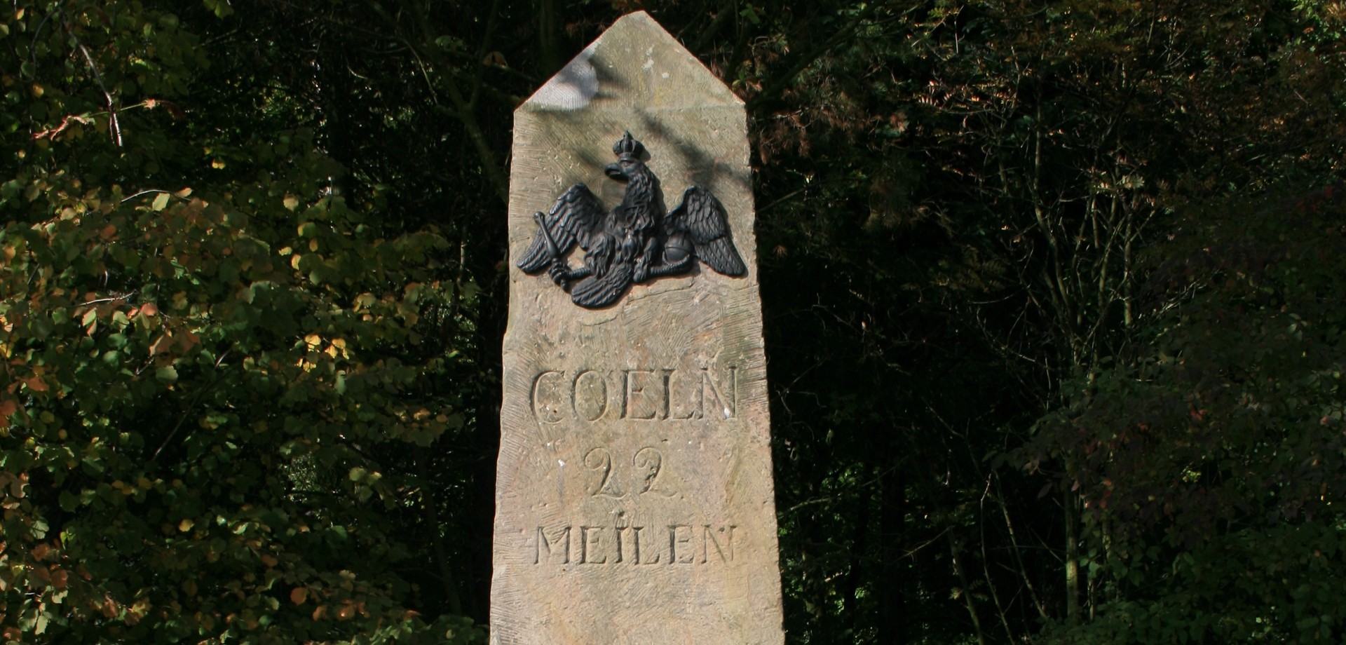 Preußischer Meilenstein an der B1 bei Salzkotten (Altertumskommission).