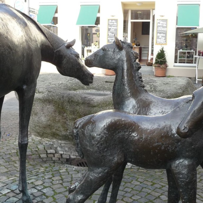 Pferdedenkmal in Warendorf (Altertumskommission). (vergrößerte Bildansicht wird geöffnet)