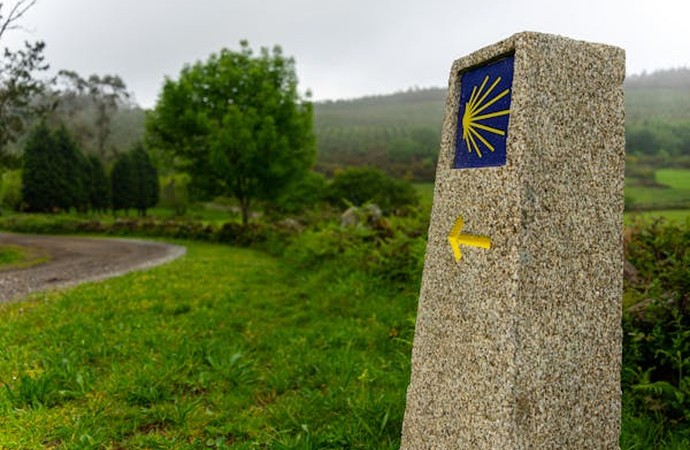 Symbolbild Pilgerwegstein in Spanien