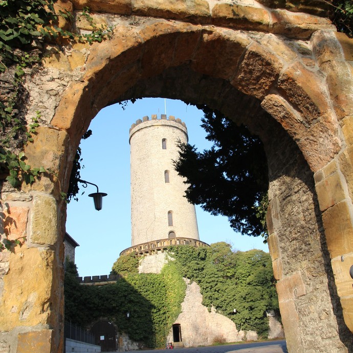 Bergfried der Sparrenburg in Bielefeld (Altertumskommission). (vergrößerte Bildansicht wird geöffnet)
